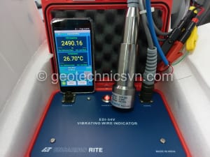 Piezometer đo áp lực nước lỗ rỗng và máy đo