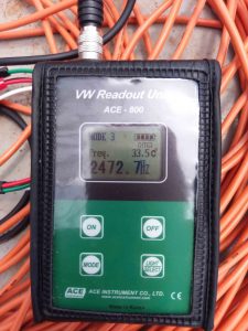 Đo số liệu thiết bị ứng suất cốt thép Rebar Stressmeter bằng máy đọc ACE-800