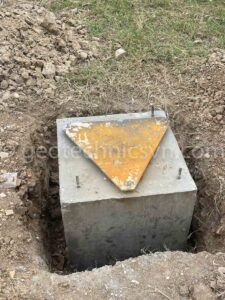 Đổ bê tông móng trạm thời tiết