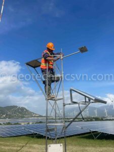 Lắp đặt giá đỡ trạm thời tiết