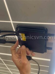 Lắp đặt thiết bị quan trắc độ bụi tấm pin Tigo TS4-A-O